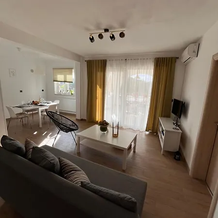 アパート Danica & Mario *