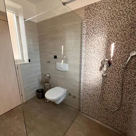 Danica & Mario アパート ポレッチ